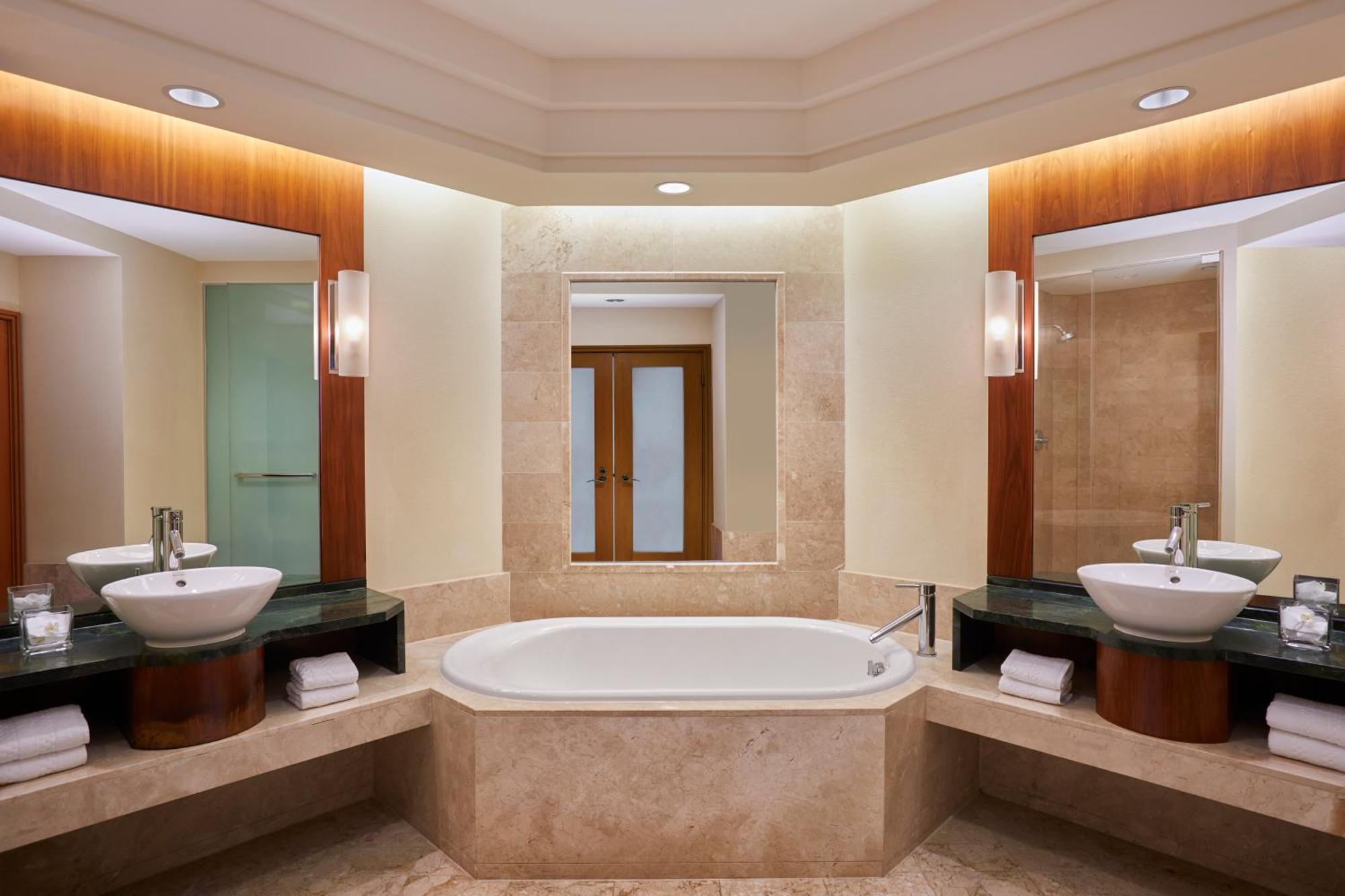 Lapis Club Ocean Suite - 2 Queen Beds